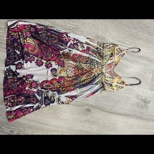 Comfy dress with two straps and has two pockets on each side